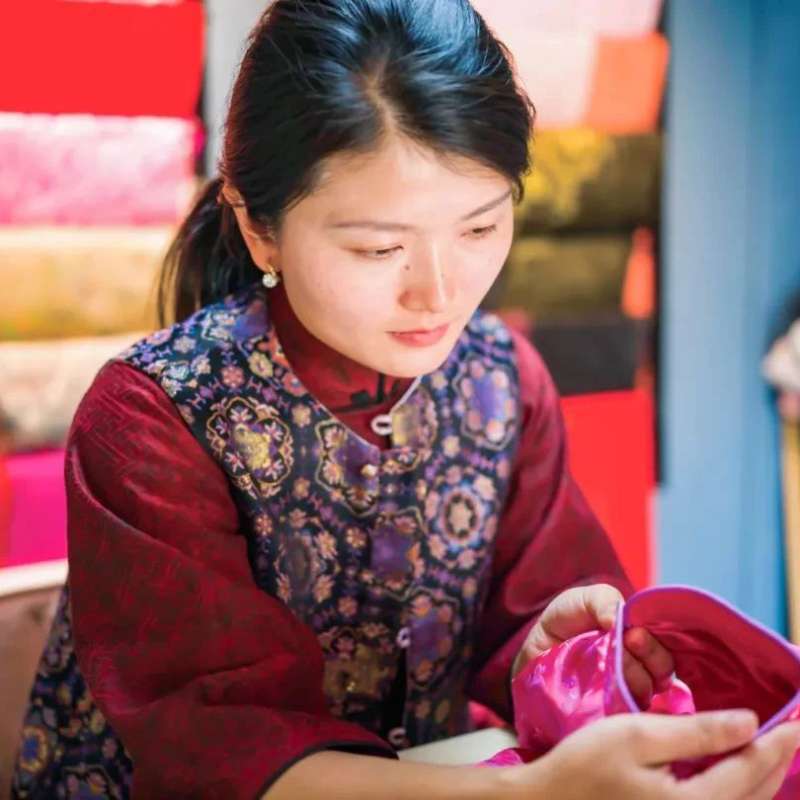 为奋斗者｜对话林艺姗：一针一线织梦想，旗袍袅袅绽芳华