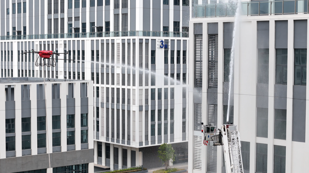 珠海首例无人机灭火新实践！高新建投举办消防演练，筑牢安全防线